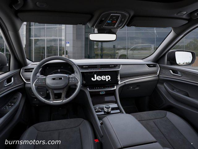 2026 Jeep Grand Cherokee L Altitude 4x2