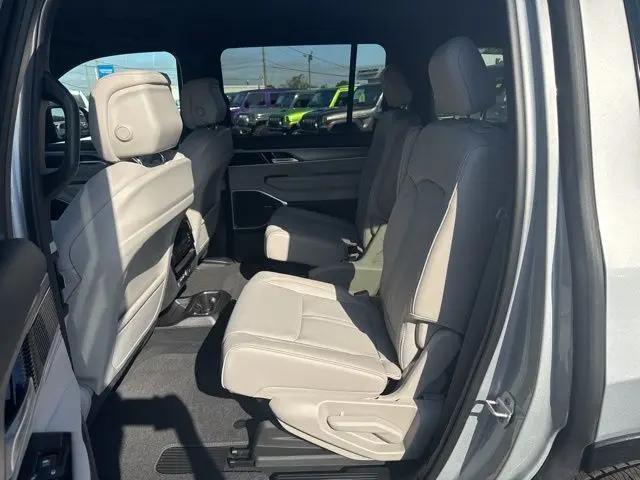2026 Jeep Grand Wagoneer 4x2