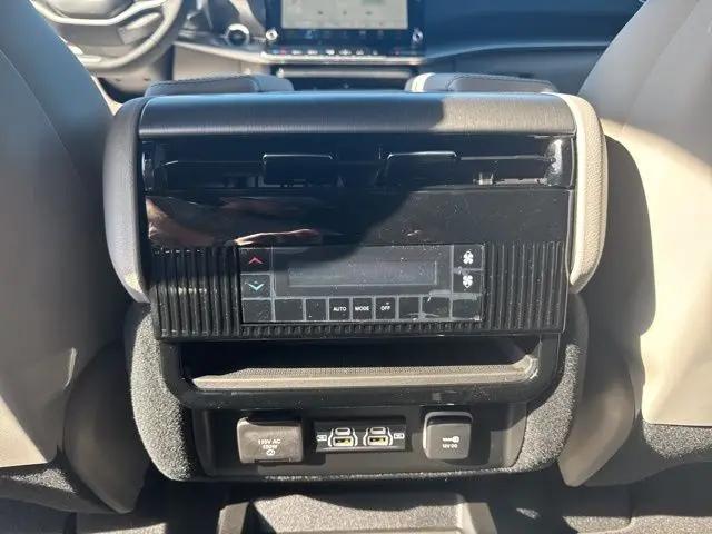 2026 Jeep Grand Wagoneer 4x2