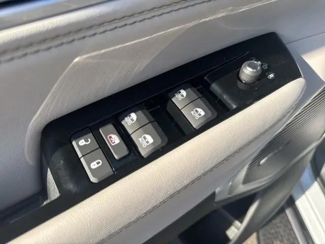 2026 Jeep Grand Wagoneer 4x2