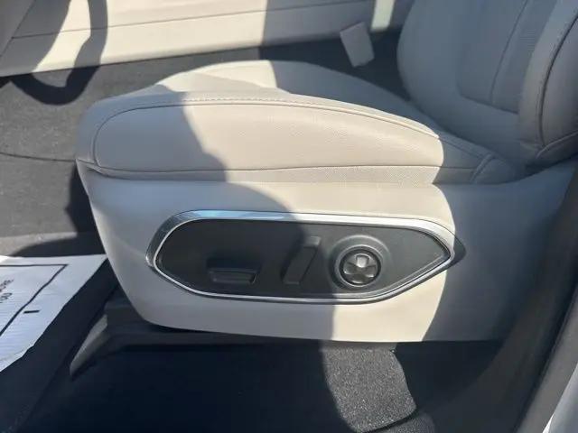 2026 Jeep Grand Wagoneer 4x2