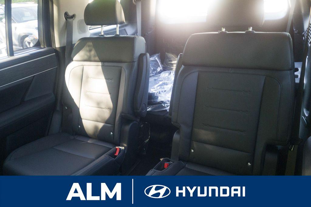 New 2026 Green HYUNDAI Limited FWD image 17