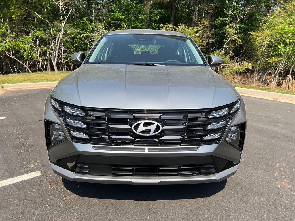 New 2026 Shimmering Silver HYUNDAI SE FWD image 2