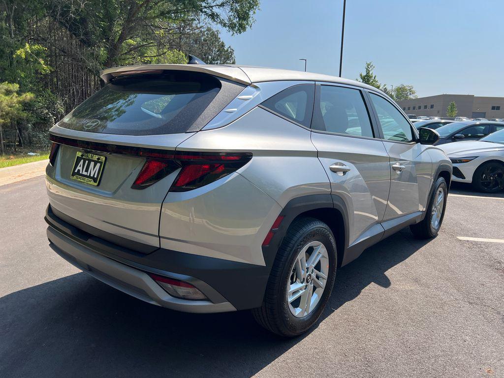 New 2026 Shimmering Silver HYUNDAI SE FWD image 6
