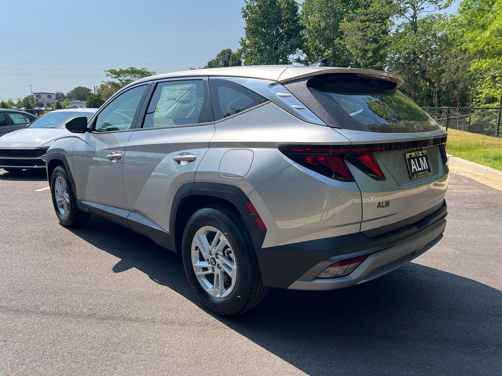 New 2026 Shimmering Silver HYUNDAI SE FWD image 8