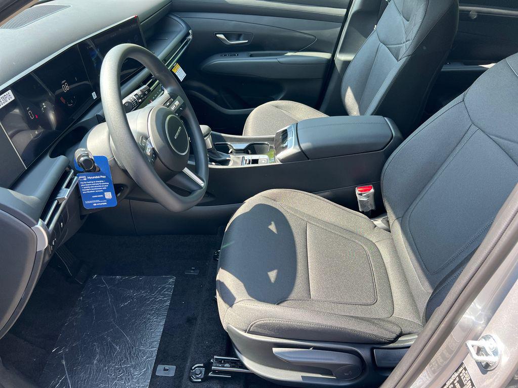 New 2026 Shimmering Silver HYUNDAI SE FWD image 10