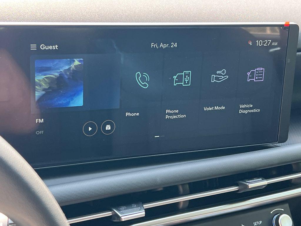 New 2026 Shimmering Silver HYUNDAI SE FWD image 25