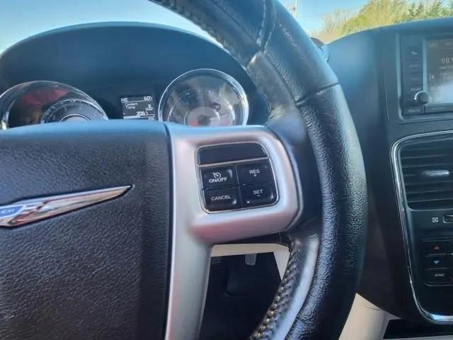 2015 Chrysler Town & Country Touring