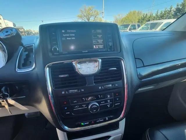 2015 Chrysler Town & Country Touring