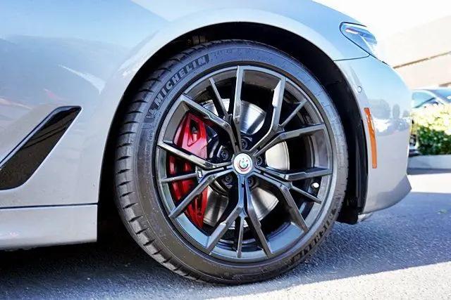 2023 BMW M5 i xDrive