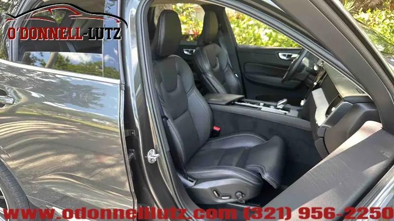 2022 Volvo XC60 B6 Inscription