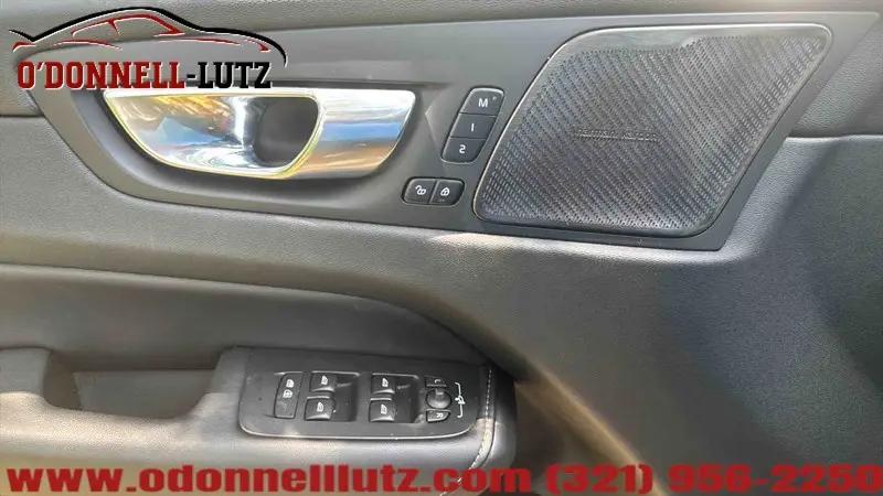 2022 Volvo XC60 B6 Inscription