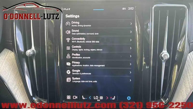 2022 Volvo XC60 B6 Inscription