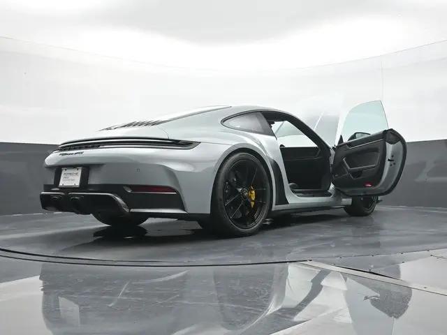 2025 Porsche 911 Carrera GTS