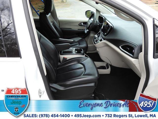2023 Chrysler Pacifica Hybrid Touring L