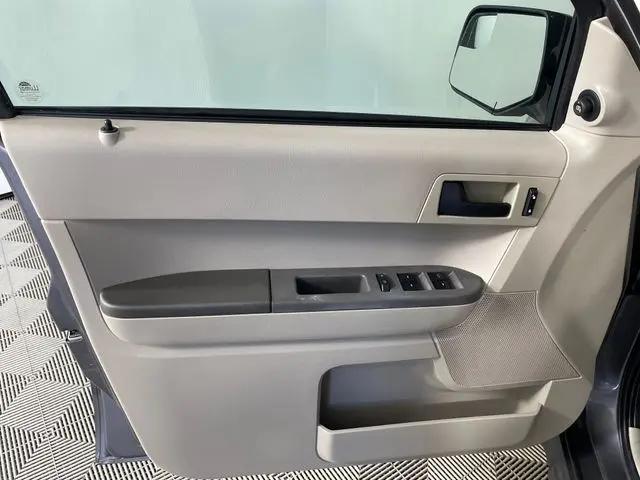 2010 Ford Escape XLS