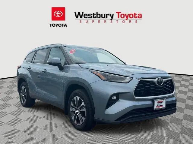 2023 Toyota Highlander XLE for sale in Westbury, NY