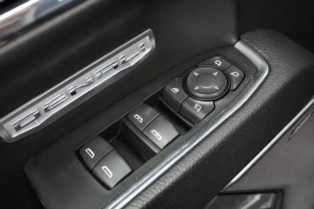 2023 GMC Sierra 1500 4WD Crew Cab Short Box Denali