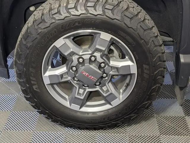 2025 GMC Sierra 2500HD 4WD Crew Cab Standard Bed SLT