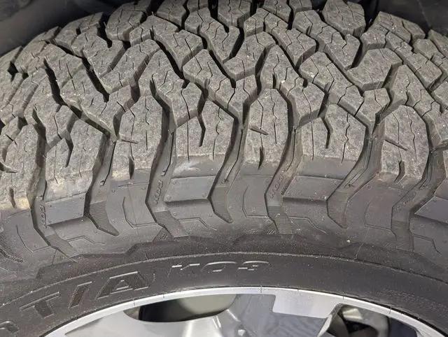 2025 GMC Sierra 2500HD 4WD Crew Cab Standard Bed SLT
