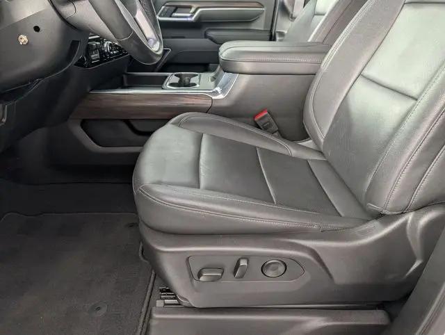 2025 GMC Sierra 2500HD 4WD Crew Cab Standard Bed SLT