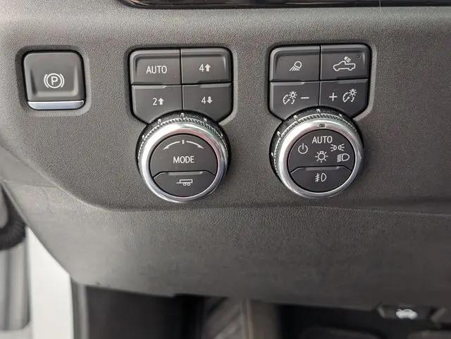 2025 GMC Sierra 2500HD 4WD Crew Cab Standard Bed SLT