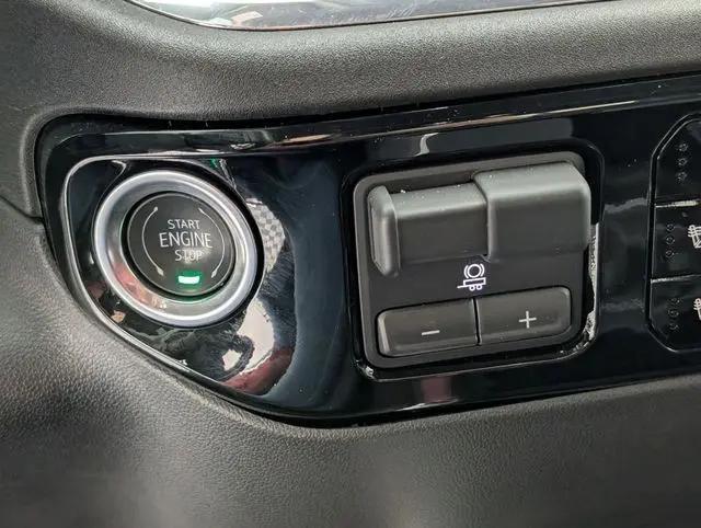 2025 GMC Sierra 2500HD 4WD Crew Cab Standard Bed SLT