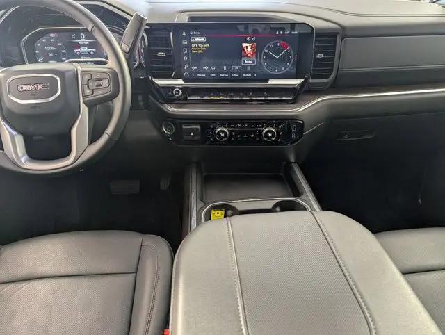 2025 GMC Sierra 2500HD 4WD Crew Cab Standard Bed SLT