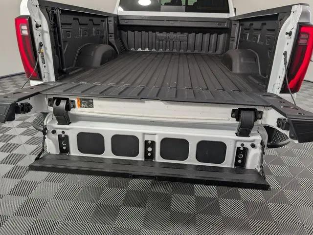 2025 GMC Sierra 2500HD 4WD Crew Cab Standard Bed SLT
