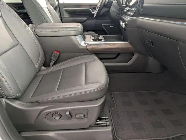 2025 GMC Sierra 2500HD 4WD Crew Cab Standard Bed SLT