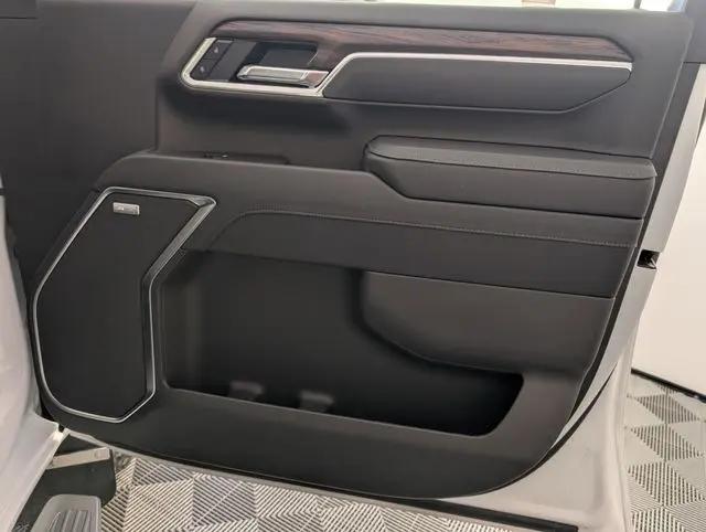 2025 GMC Sierra 2500HD 4WD Crew Cab Standard Bed SLT