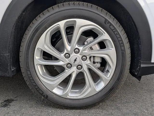2027 Chevrolet Bolt LT FWD