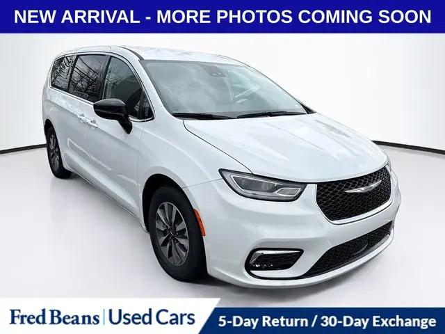 2024 Chrysler Pacifica Hybrid Select