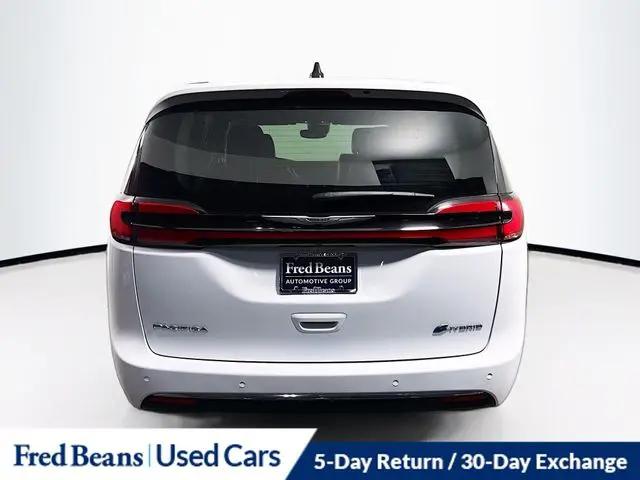 2024 Chrysler Pacifica Hybrid Select