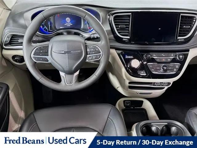 2024 Chrysler Pacifica Hybrid Select