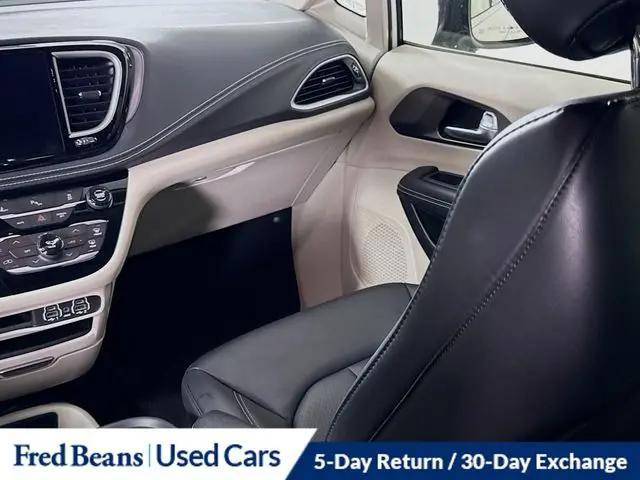 2024 Chrysler Pacifica Hybrid Select