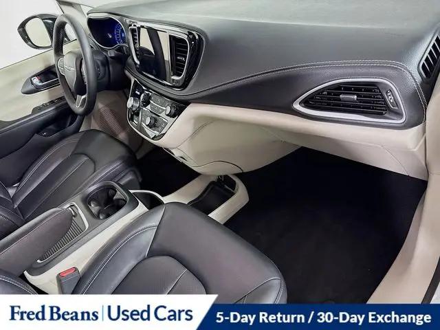 2024 Chrysler Pacifica Hybrid Select