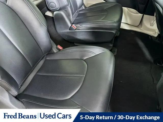 2024 Chrysler Pacifica Hybrid Select