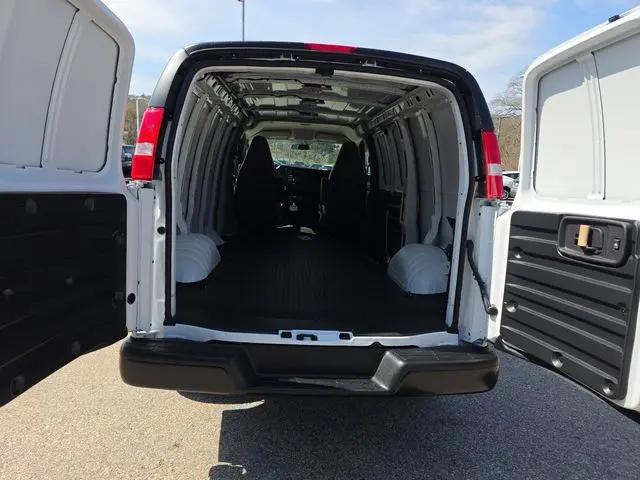 2026 Chevrolet Express Cargo Van 2500 Regular Wheelbase, WT, RWD