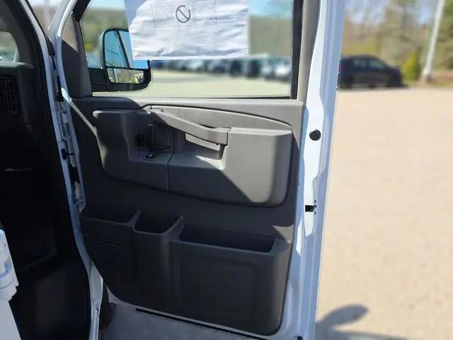 2026 Chevrolet Express Cargo Van 2500 Regular Wheelbase, WT, RWD
