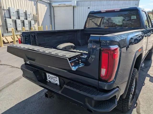2022 GMC Sierra 2500HD 4WD Crew Cab Standard Bed AT4