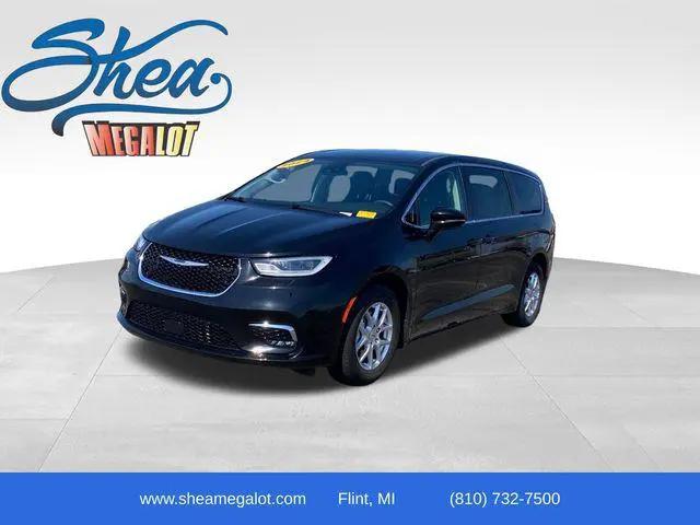 2024 Chrysler Pacifica Touring L for sale in Flint, MI