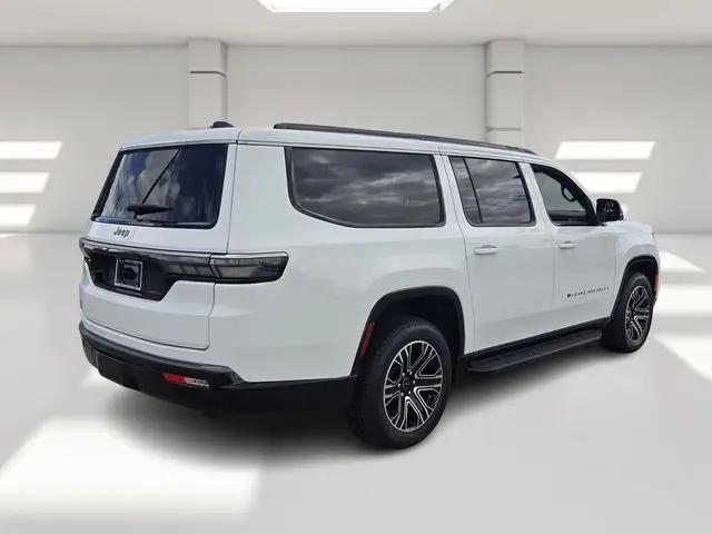 2026 Jeep Grand Wagoneer 4x2