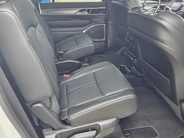 2026 Jeep Grand Wagoneer 4x2