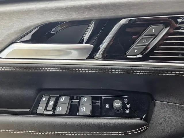 2026 Jeep Grand Wagoneer 4x2
