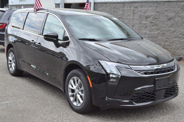 2027 Chrysler Pacifica PACIFICA SELECT AWD