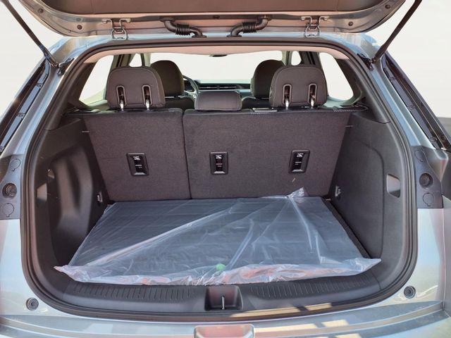 2027 Chevrolet Bolt LT FWD