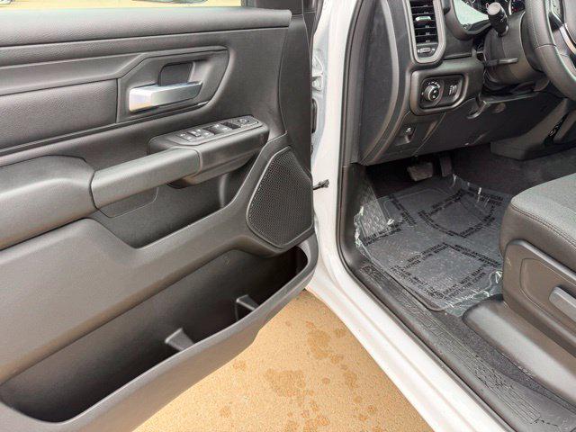 2026 Ram 1500 Express Crew Cab 4x4 57 Box