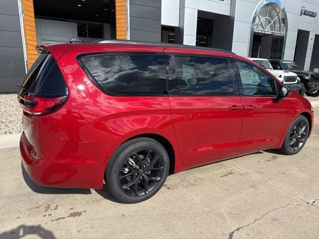 2027 Chrysler Pacifica PACIFICA LIMITED