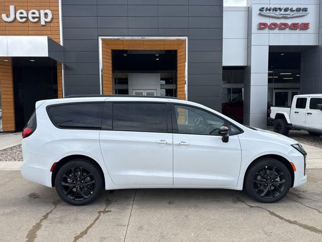2027 Chrysler Pacifica PACIFICA LIMITED AWD